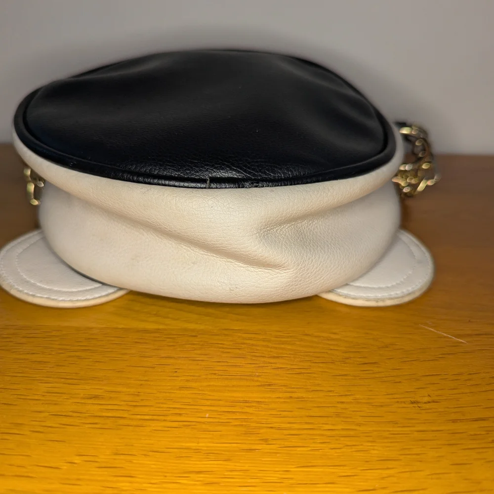 ‼️PRICE DROP‼️▪️Betsy Johnson ▪ "What's The Buzz" Bee Crossbody - Black & White - Picture 8 of 11